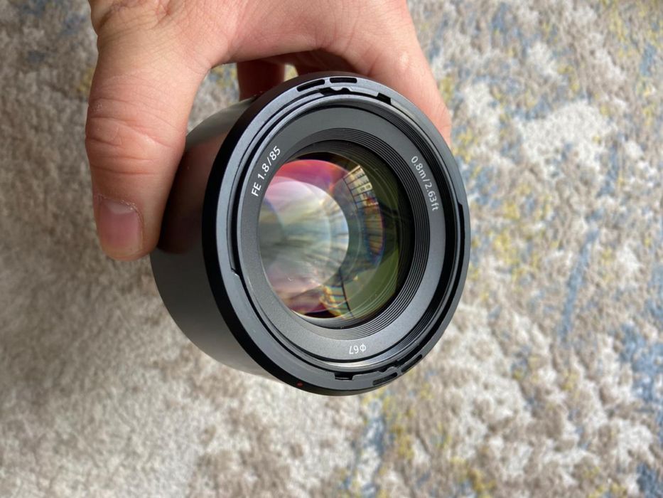 Sony 85mm f/1.8. FE    .