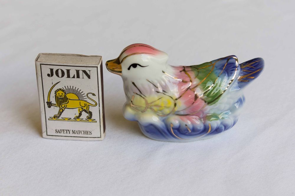 Продается фарфоровая статуэтка " Райская птичка"