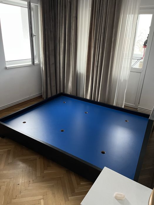 Vand pat lemn intr-o stare foarte buna