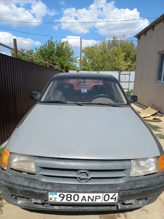 Автомобиль опель астра