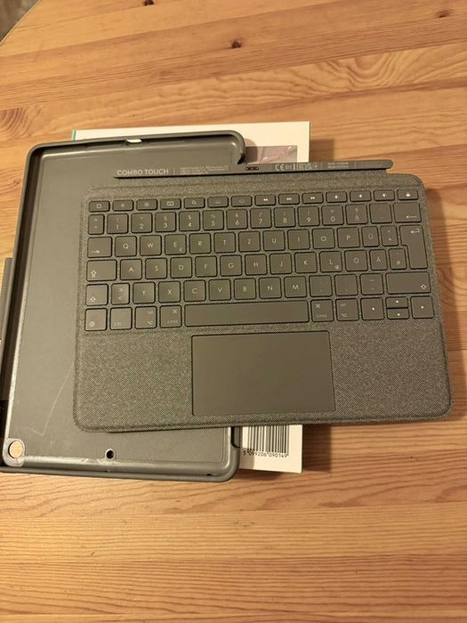 Logitech Combo Touch за iPad 9th Gen