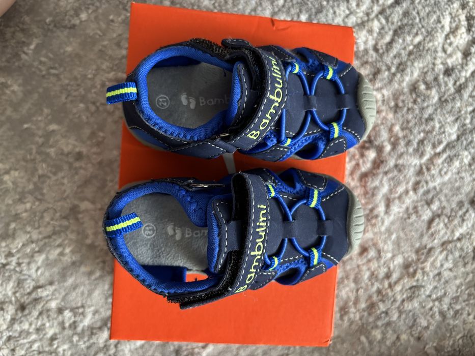 Чисто нови сандали за момче