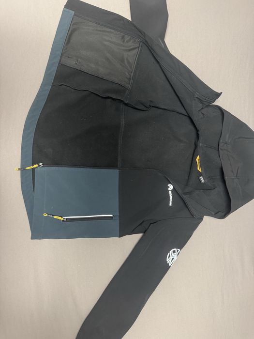 Продам куртку на мальчика