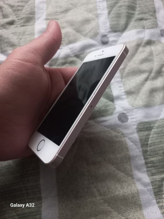 Продаётся Aйфон SE