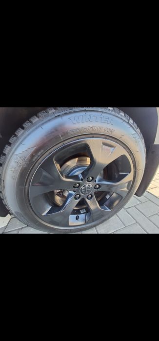Se vinde un set de Jante Bmw R17  cu cauciucuri de iarna  90 % profil