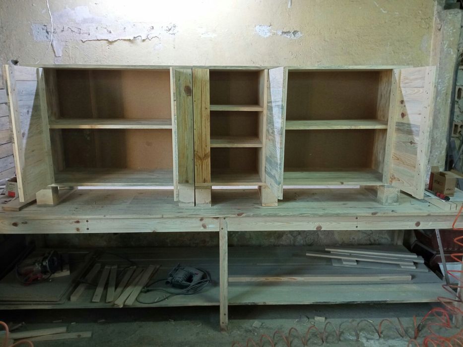 Шкаф-скрин тип "Палетна мебел"