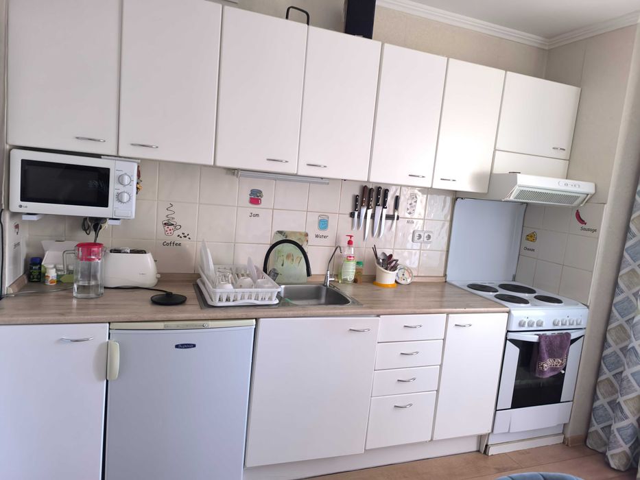 Белый кухонный гарнитур продам