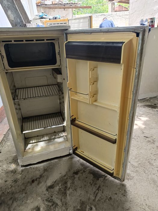 Прадаетса холлдилники