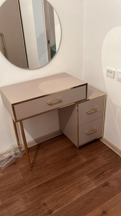 Комод туалетный столик