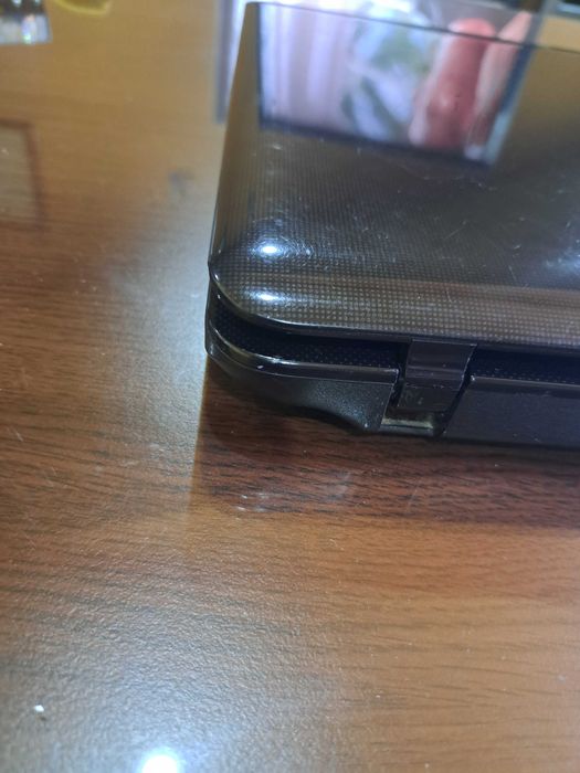 Продавам Лаптоп TOSHIBA Satellite L750!Юного запазен и и добе работещ!