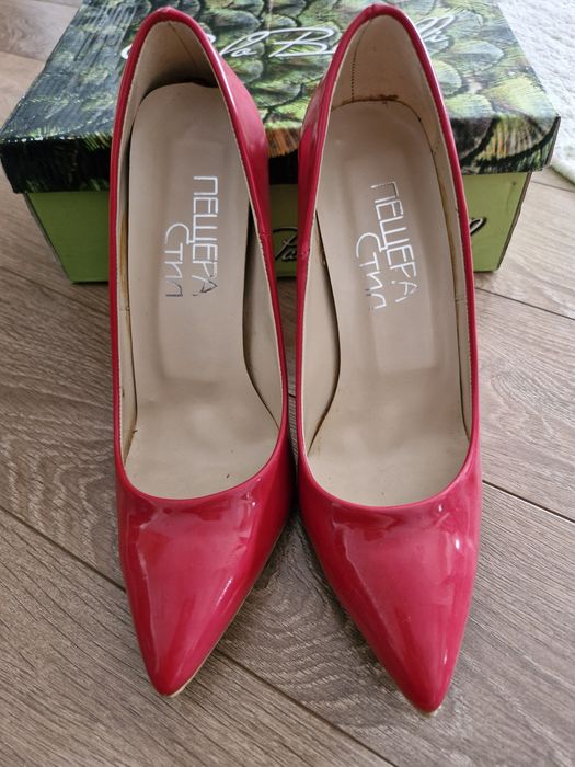 Дамски червени обувки с тънък ток