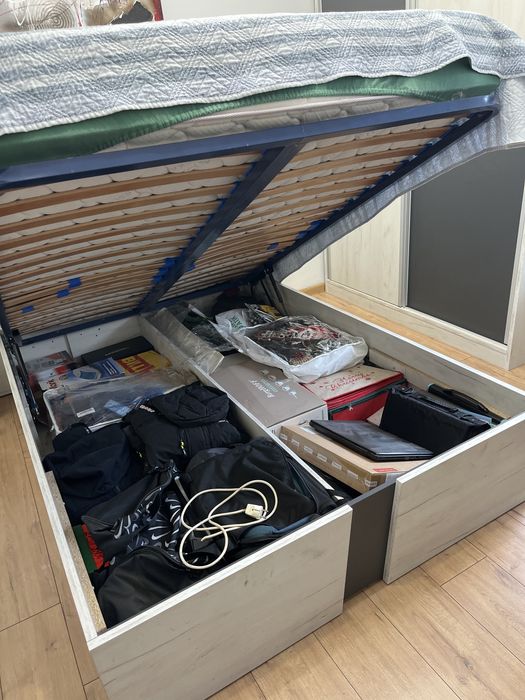 Спалня обзавеждане