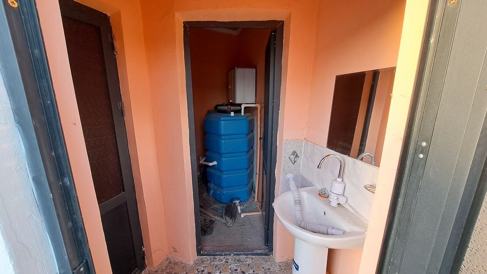 Ховли сотилади, 4 сотик. Свет, газ, сув доимий.