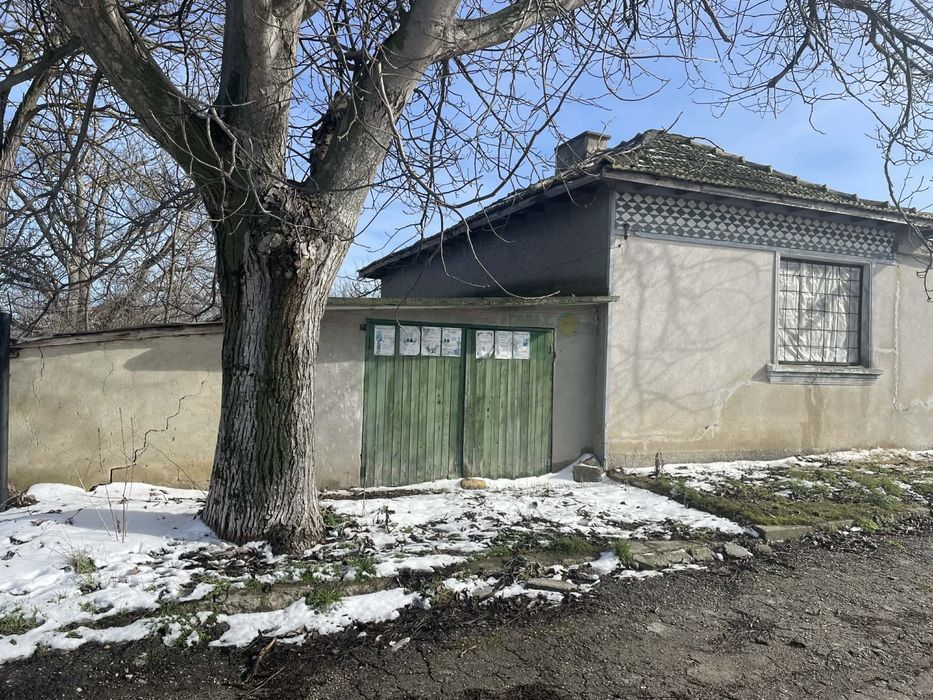 Собственик Продава къща с двор в село Млада Гвардия