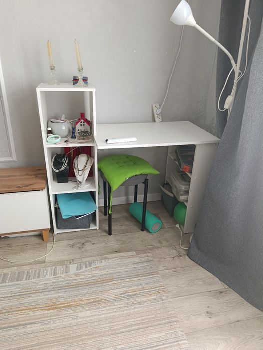 Продам стол письменный с полками