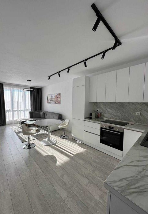 Дава се под наем Двустаен апартамент в Пловдив, Индустриална зона - Тракия - 74 кв.м за 561 € - Снимка #1