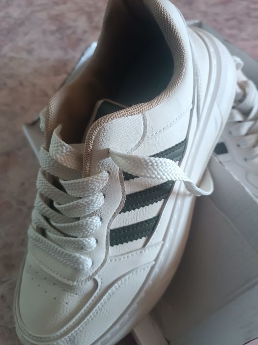 Продам кожаные кроссовки