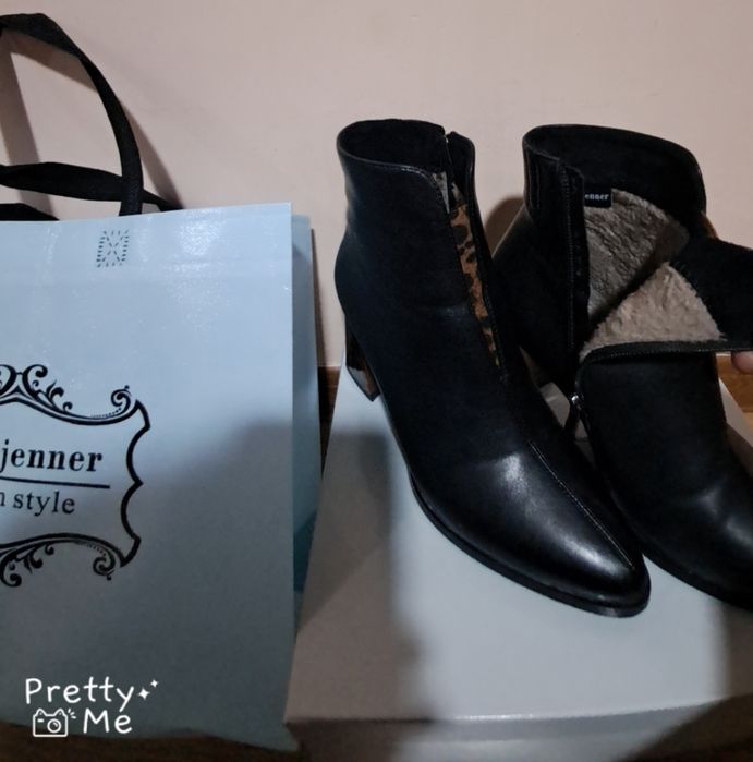 Ayollar oyoq kiyimi. 38 razmerli qora ,kalta etik