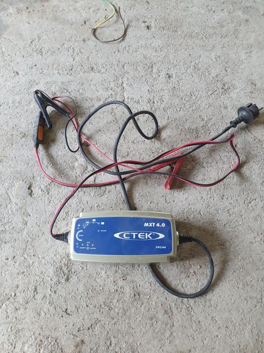 Vând incarcator 24v