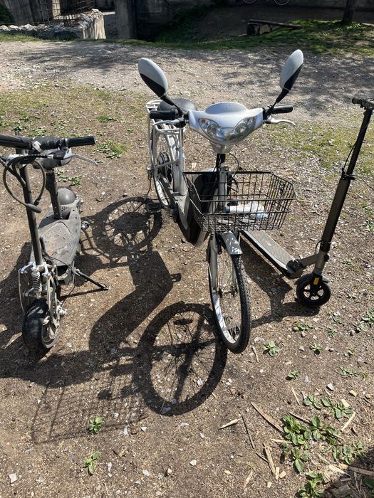 Dezmembrez 2 trotinete electrice si o bicicleta.