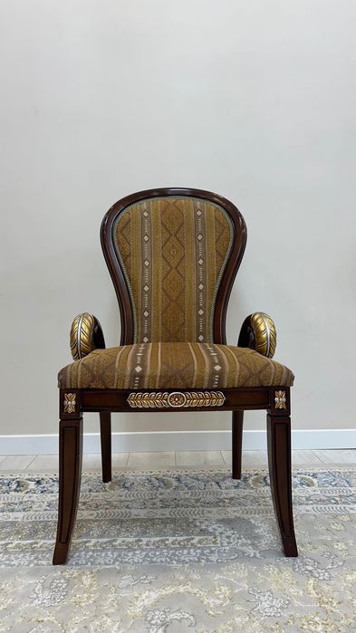 Стол со стульями из чистого дерева