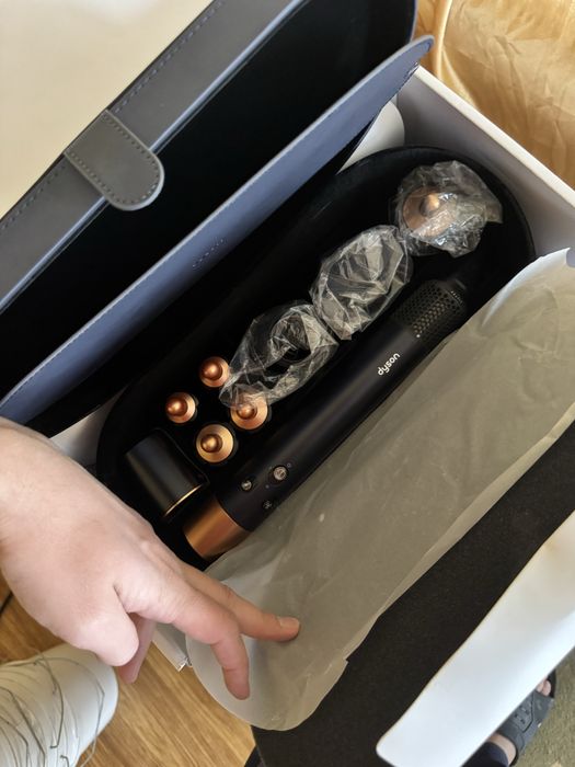 Дайсон стайлер новый