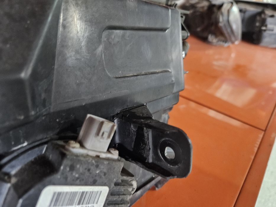 Десен фар за Infiniti QX70s 2015г