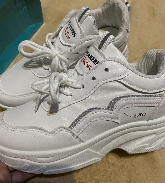 Продаю кроссовки