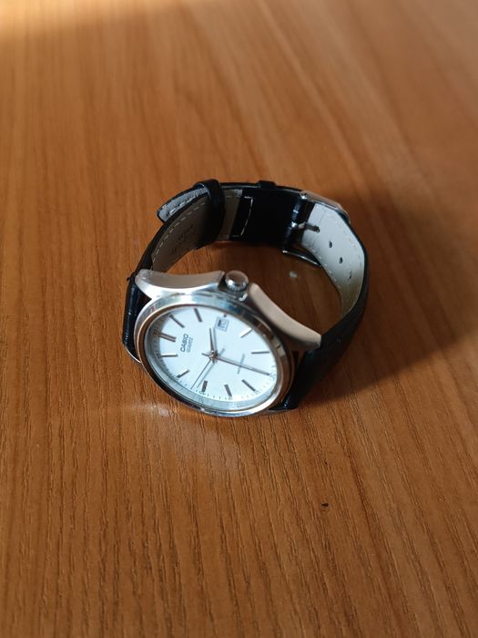 Часы Casio кварцевые