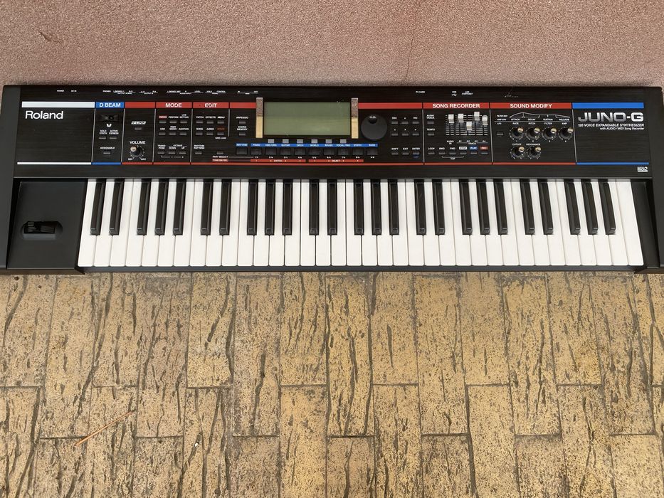 synth Roland Juno-G ( probleme display )