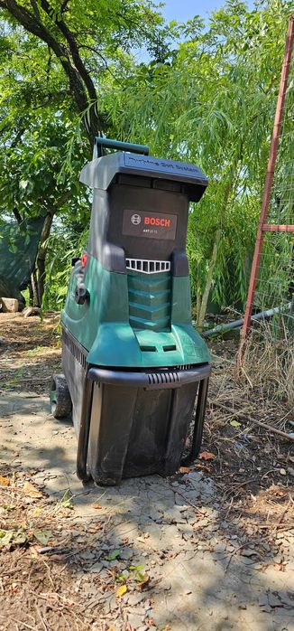 Vand tocator crengi si resturi vegetale Bosh AXT-25TC garantie 3 ani