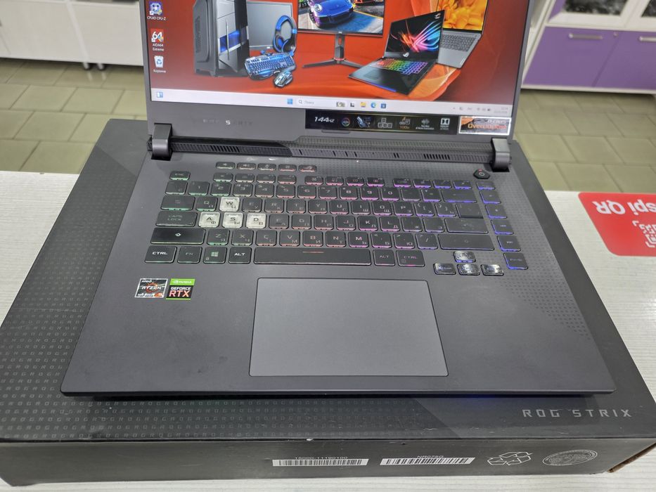 Asus Rog Strix (Ryzen 9 5900HX, RTX 3050 Ti)