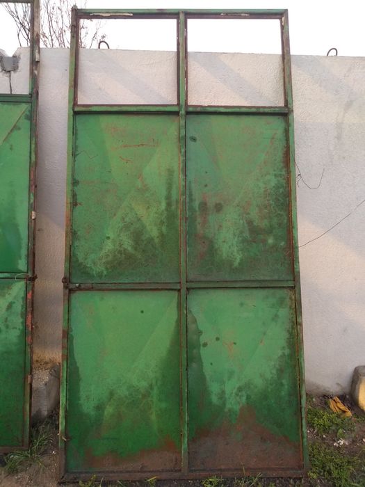 Големи желязни врати . 2 броя .