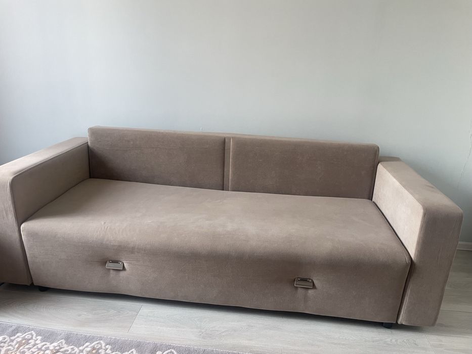 Продам диван с подушками, в хорошем состоянии.