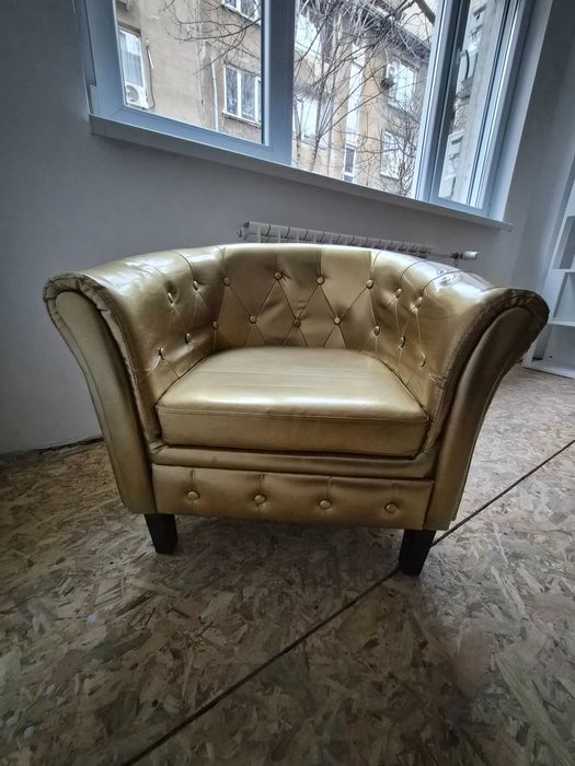 Лачени златист фотьойл