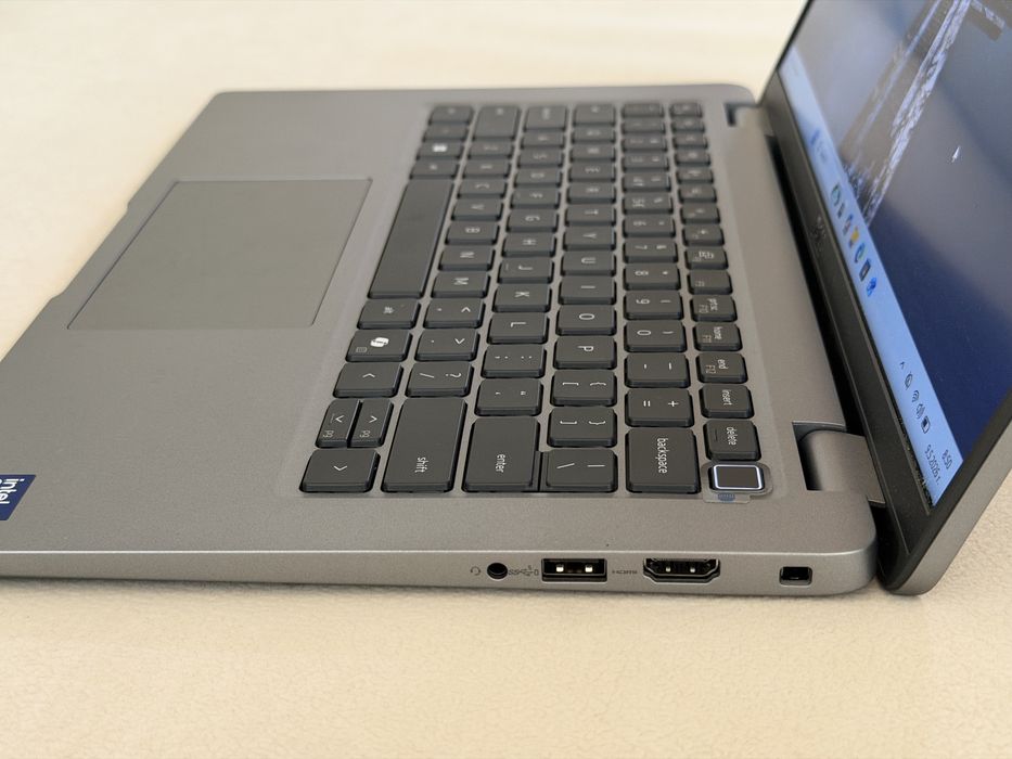 Dell Latitude 5450, Intel Core Ultra 5 135U, 32GB, 256GB NVMe, като нов