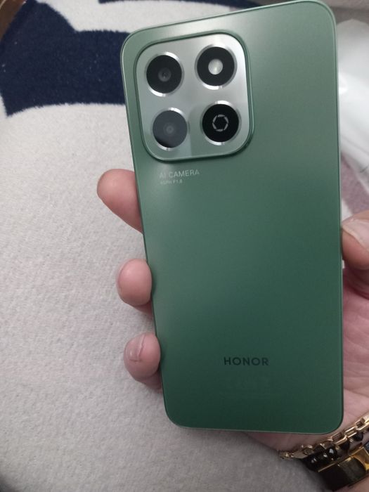 Vând telefon model honor x6b telefonul este impecabil