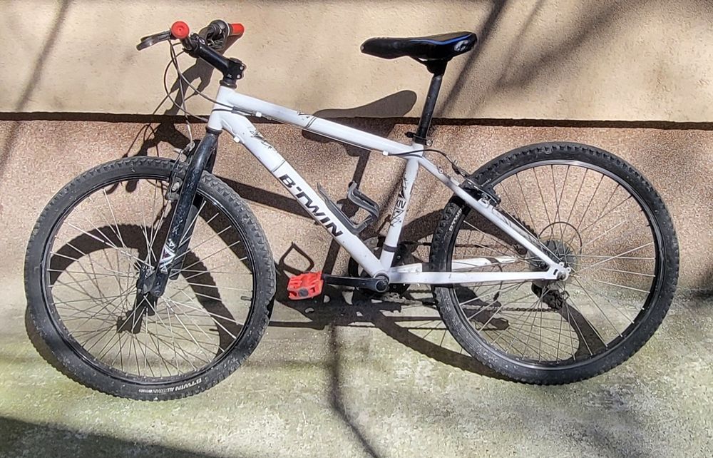 Bicicleta 24' doar Bucuresti. Pret fix fara schimburi. Nu insistati!!