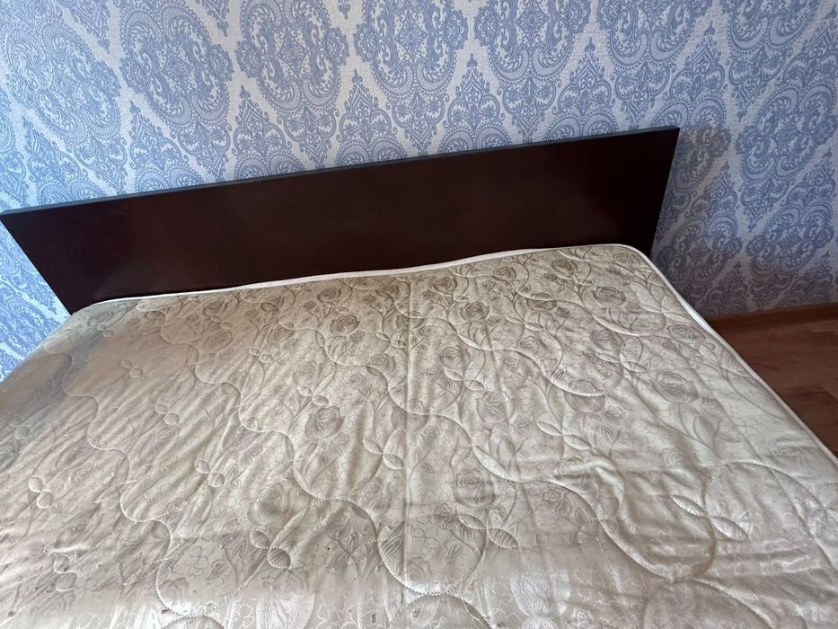 Продаётся спальная кровать двухместная