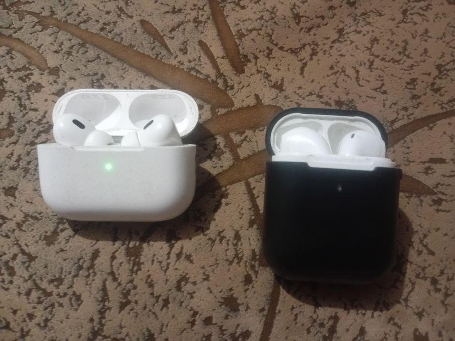 Продам наушники две штуки