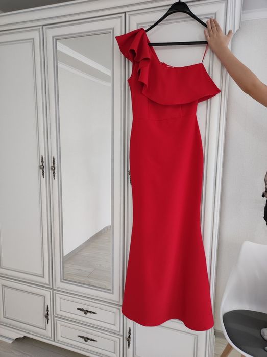 Продам платья 42-44р 100000,5000т