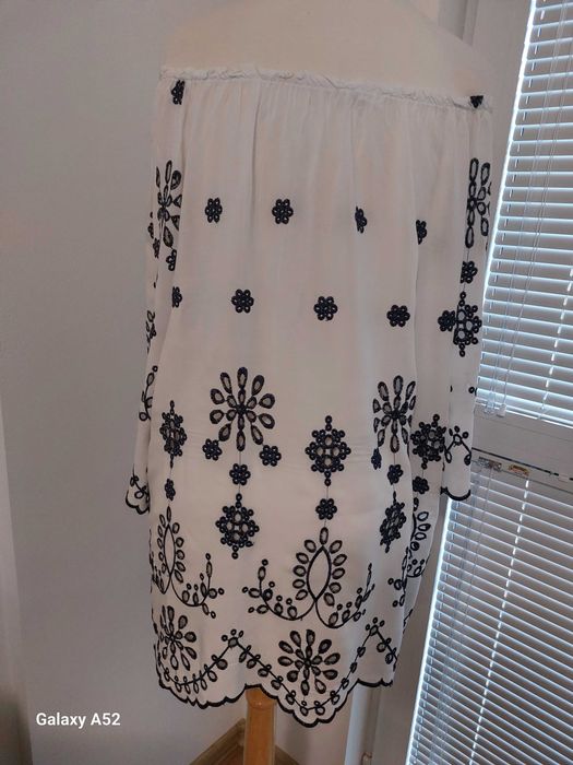 Дамска туника с рязана бродерия