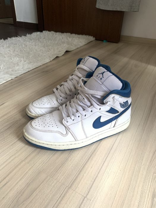 Jordan 1 high.