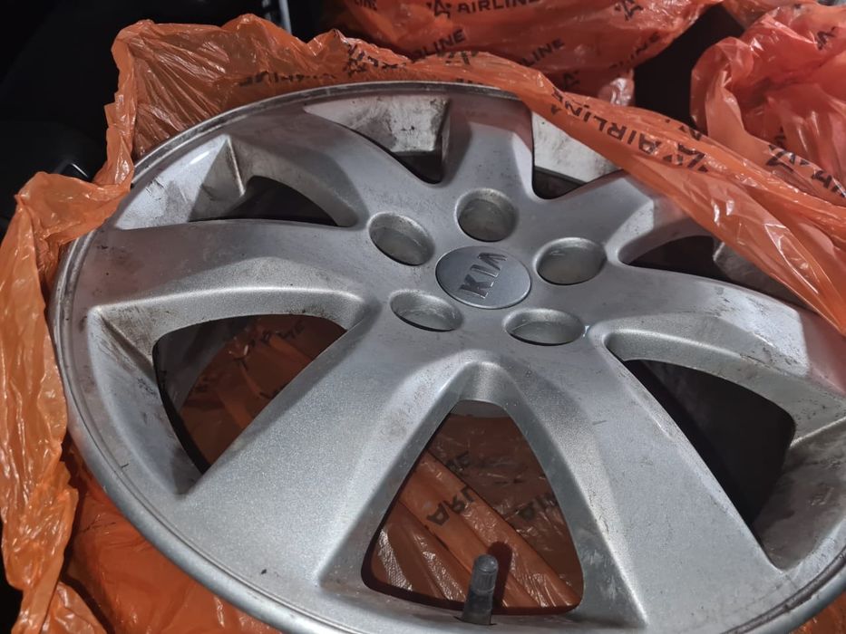235 65 R17 Оригинальные диски KIA Sorento