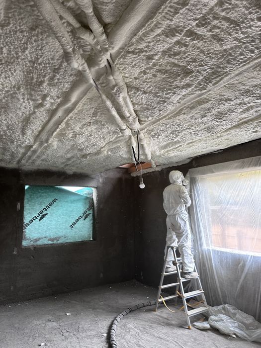 Izolați cu spumă poliuretanică HIDROIZOLATIE