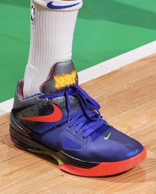 Баскетболни обувки NIKE KD 4 'NERF'
CONCORD/BRIGHT CRIMSON