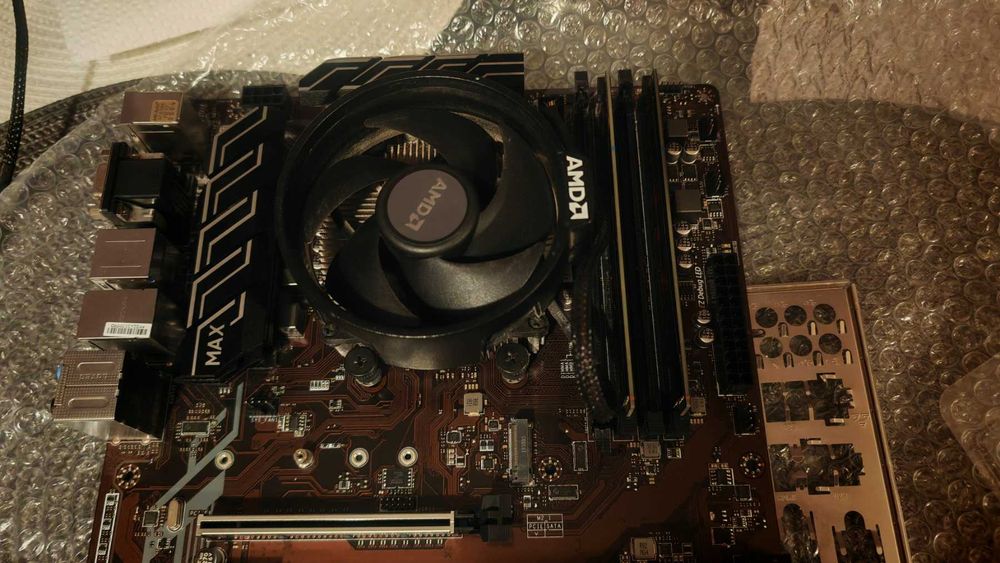 MSI B450-A PRO MAX + Ryzen 5 3600, шестядрен  + 16GB RAM