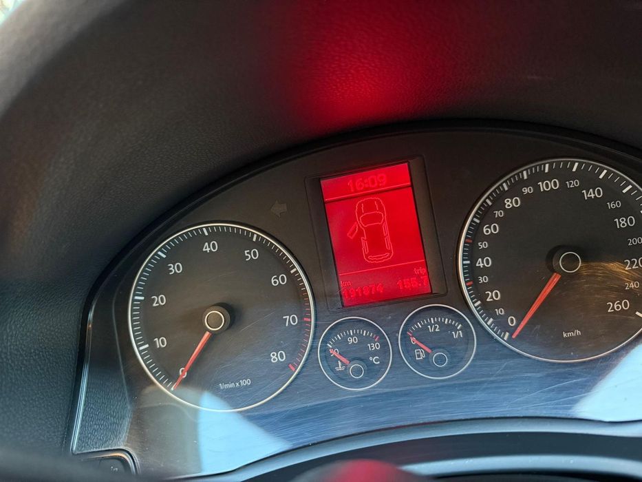 Vând golf 5 an 2009