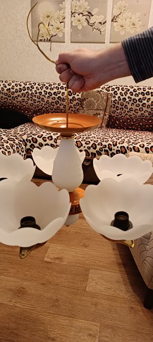 Люстра  . Пять рожков.