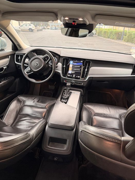 Volvo S90 inscription